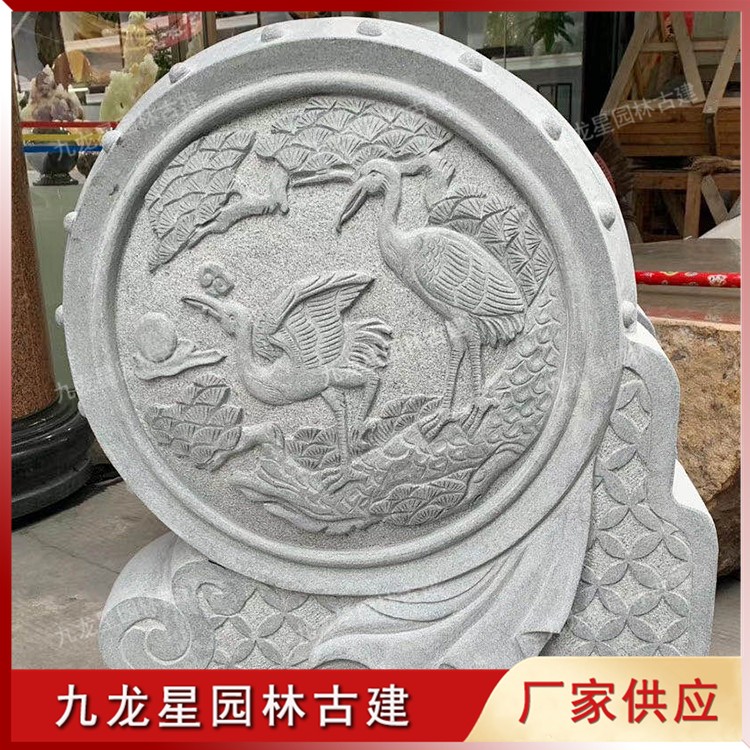 青石雕刻門當(dāng)抱鼓石圖片